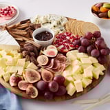 Festive Moments Magiques Plateau Bonne Année 2026, offering a flavorful array of cheese, meats, and fresh fruits for New Year's.