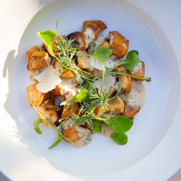 Imagine tender Creamy Chicken and Spinach Tortellini, garnished with fresh parsley, ready to be enjoyed.